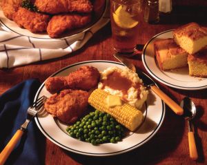 Fried chicken with vegetables and corn bread