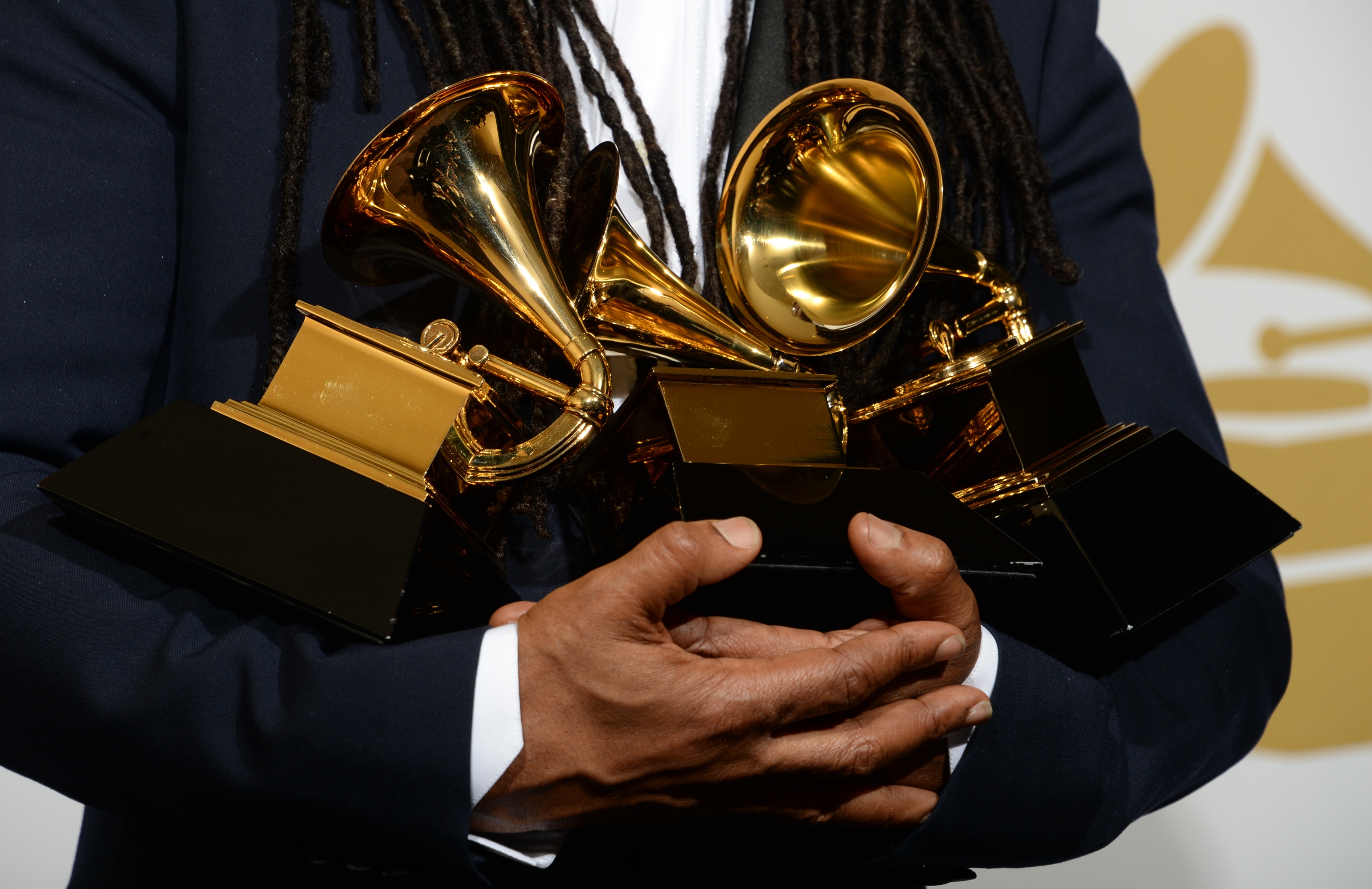 The Grammy’s in 5 Moments Magic 95.5 FM