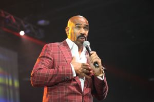 Steve Harvey - Family Fued Live