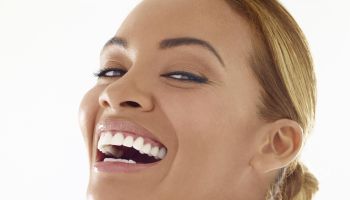 evelyn lozada smiling and laughing