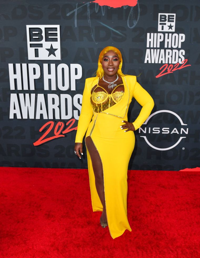 Spice in a monocromatic look