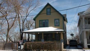 a street shot of the 'A Christmas Story' house