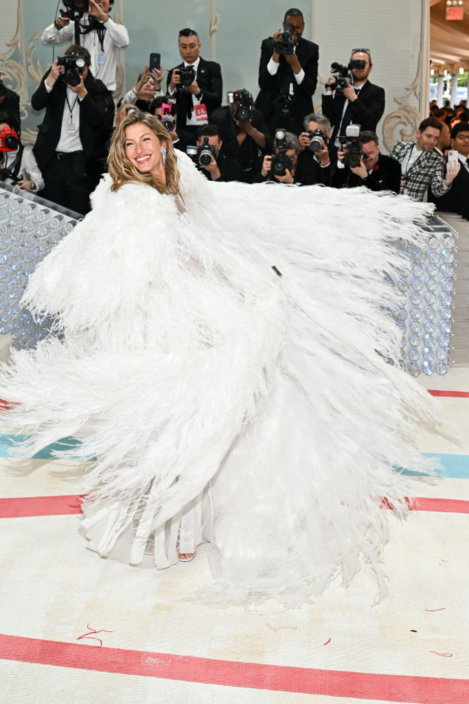 Gisele Bündchen at The 2023 Met Gala Celebrating "Karl Lagerfeld: A Line Of Beauty"