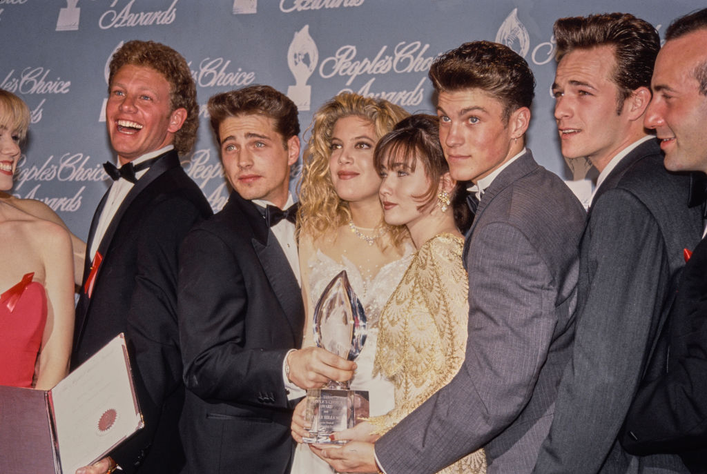 "Beverly Hills, 90210" Cast Win Award, 1992